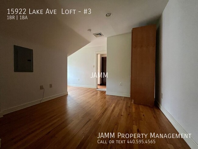 Building Photo - 15922 Lake Ave