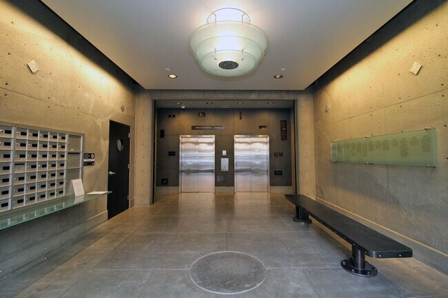 Building Photo - 408 NW 12th Ave