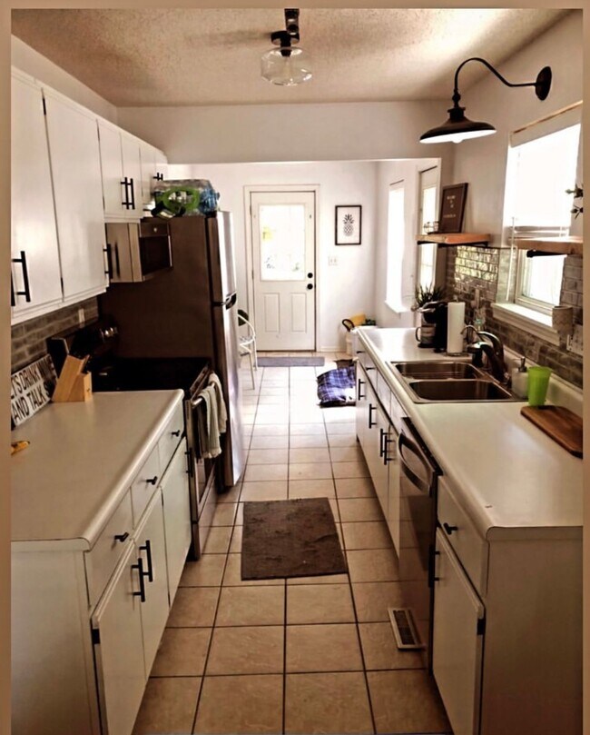 Building Photo - 21 W 78th Ter