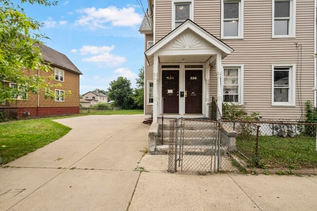 Building Photo - 354 Poplar St