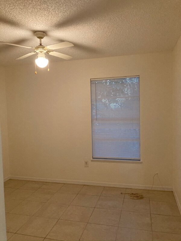 Building Photo - 1210 6th Dr