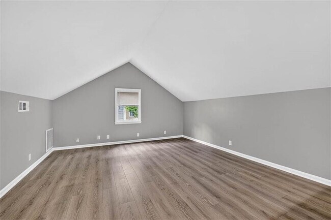 Building Photo - 600 Mansfield St