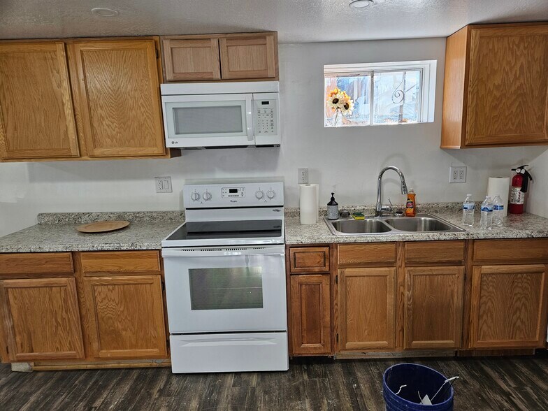 Building Photo - 327 N 300 W