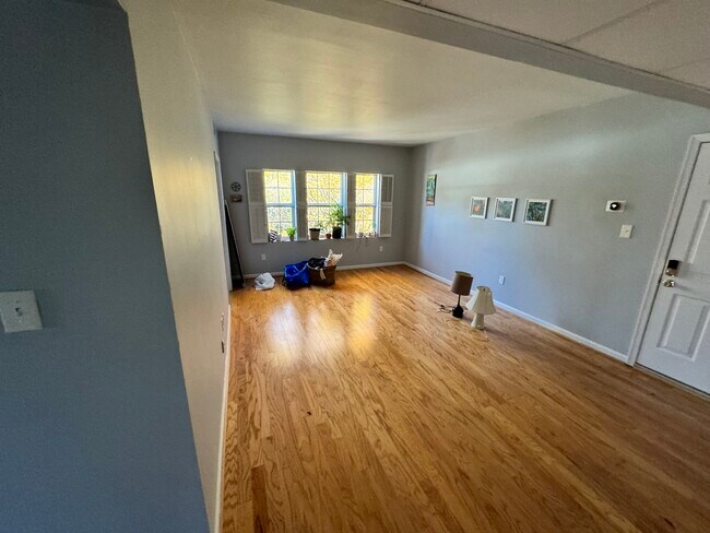 Building Photo - 1728 N. Rhodes St.