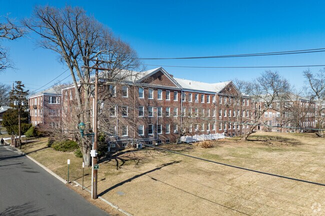 Building Photo - Crestwood Apartments