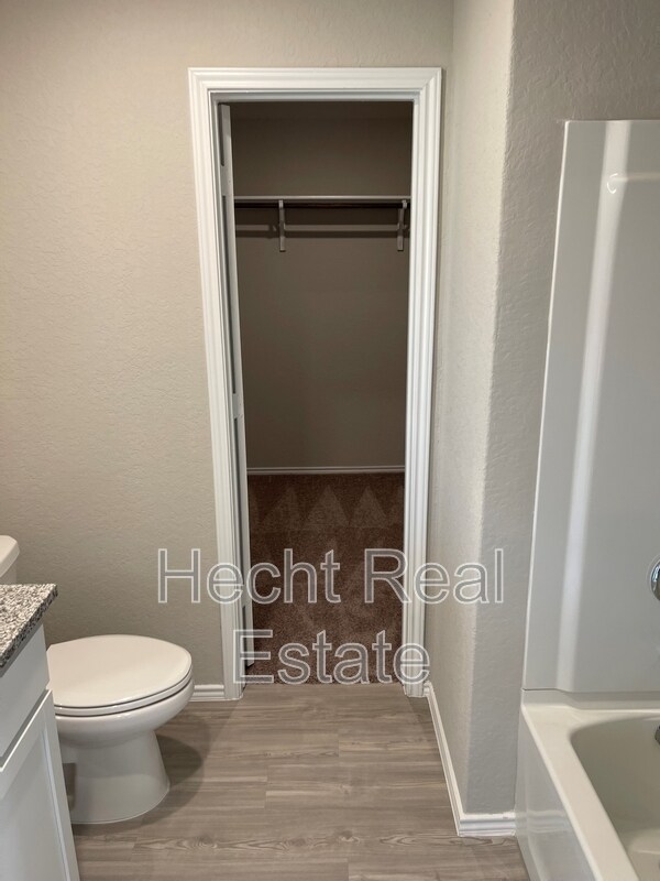 Building Photo - 10543 McClintock Dr