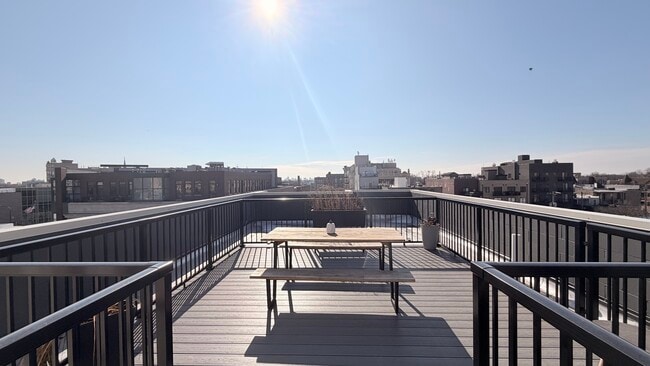 Building Photo - 3244 N Lincoln Ave