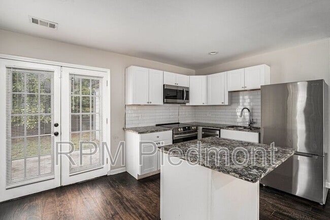 Building Photo - 1343 Lynford Dr SW