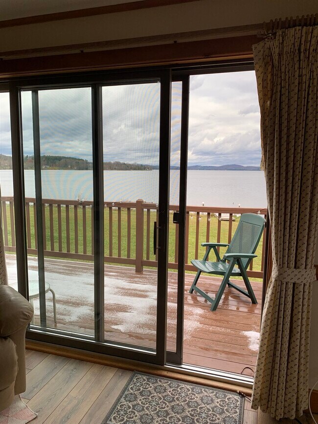 Building Photo - 383 Holbrook Bay Cmns