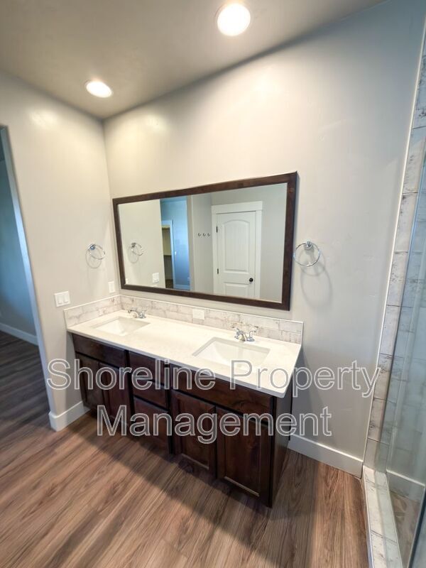 Building Photo - 12913 S Salerno Ave