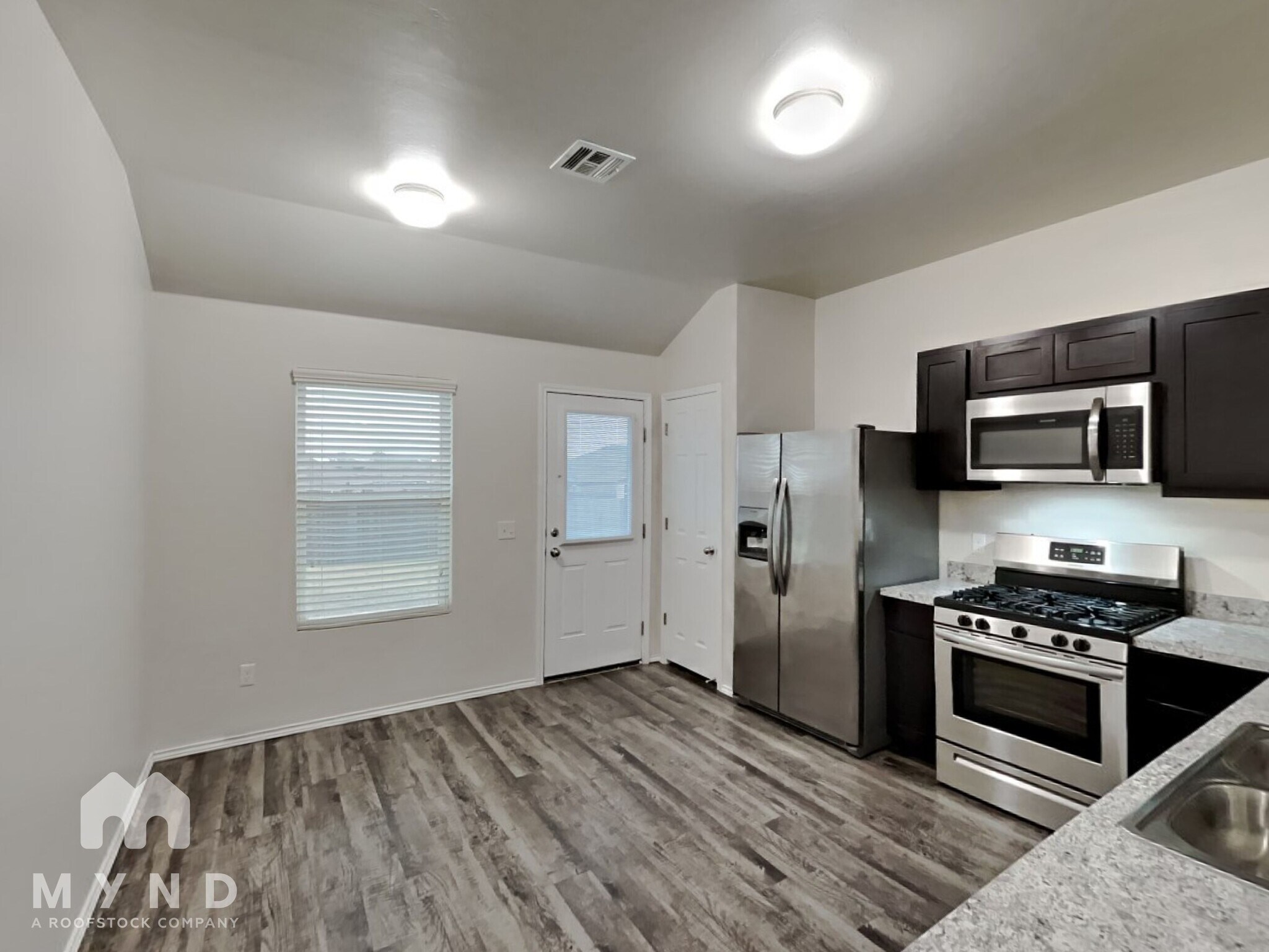 Building Photo - 1004 N Donald Way