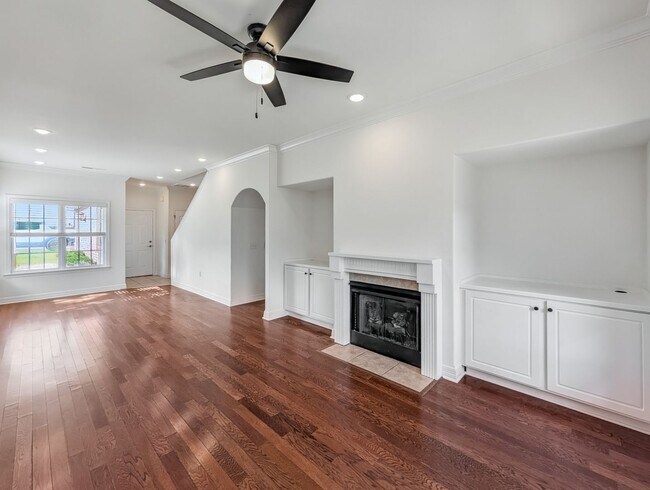 Building Photo - 904 W Dixson St