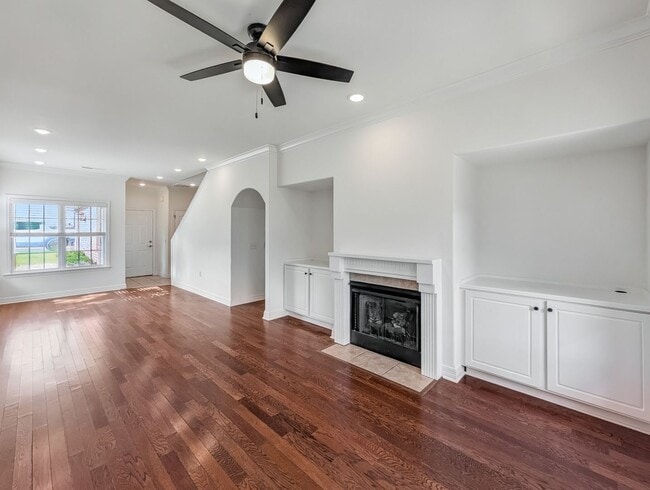Building Photo - This Just-Updated 3-Bedroom, 2-Bathroom Townhouse Is Everything You’ve Been Looking For!