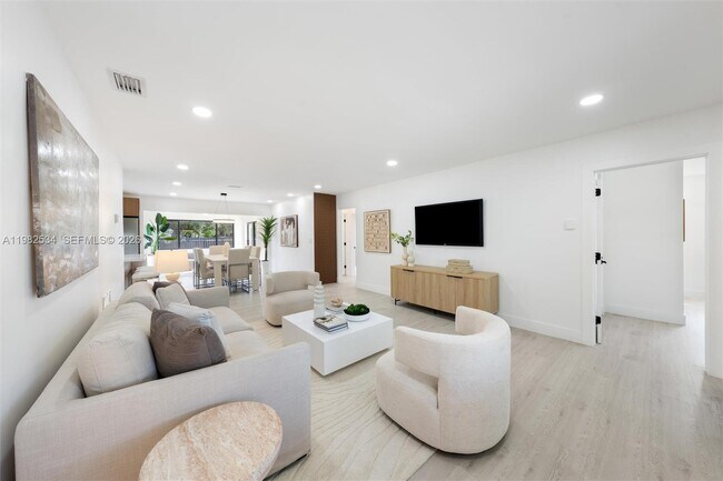 Building Photo - 1305 N 31st Rd