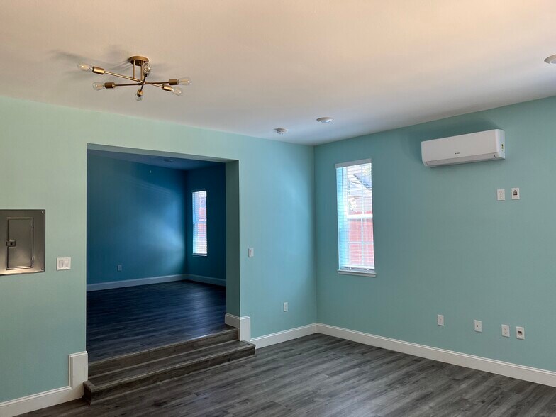 Building Photo - 5746 Robinhood Dr