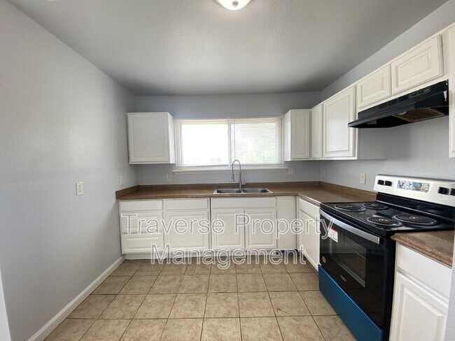 Building Photo - 2420 Springridge Dr