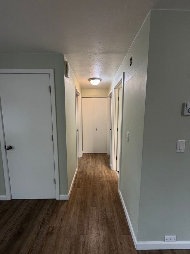 Building Photo - 2 Bedroom Duplex in Thurston/East Springfield Neighborhood