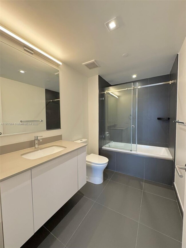 Building Photo - 1600 NE 1st Ave