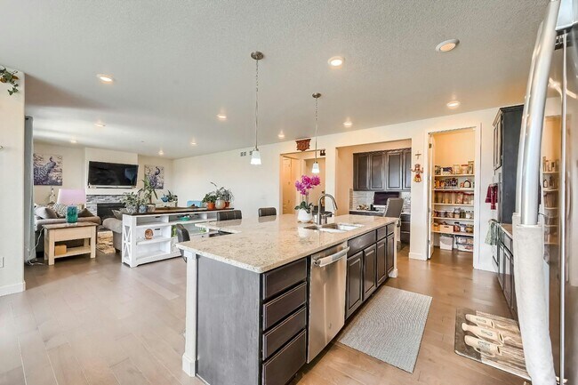Building Photo - 15895 Red Bud Dr