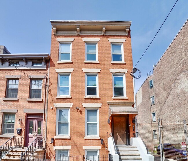 Building Photo - 232 1st St