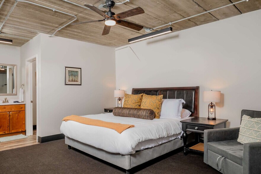 Building Photo - 219 S Badger Ave