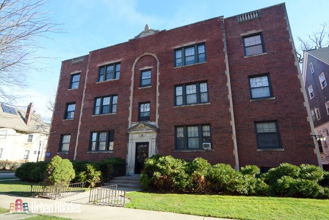 Building Photo - 1139 Maple Ave