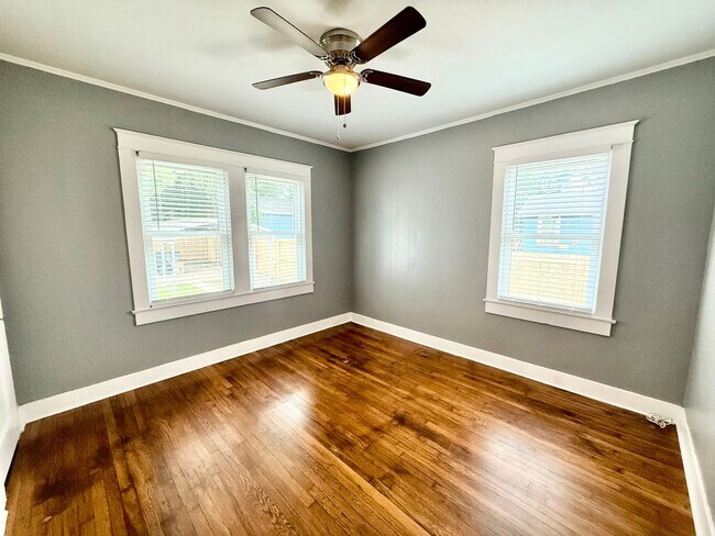 Building Photo - 2BR Home with Sunroom & Extended Driveway