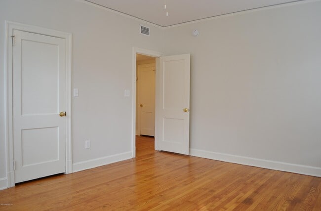 Building Photo - 2264 Myra St