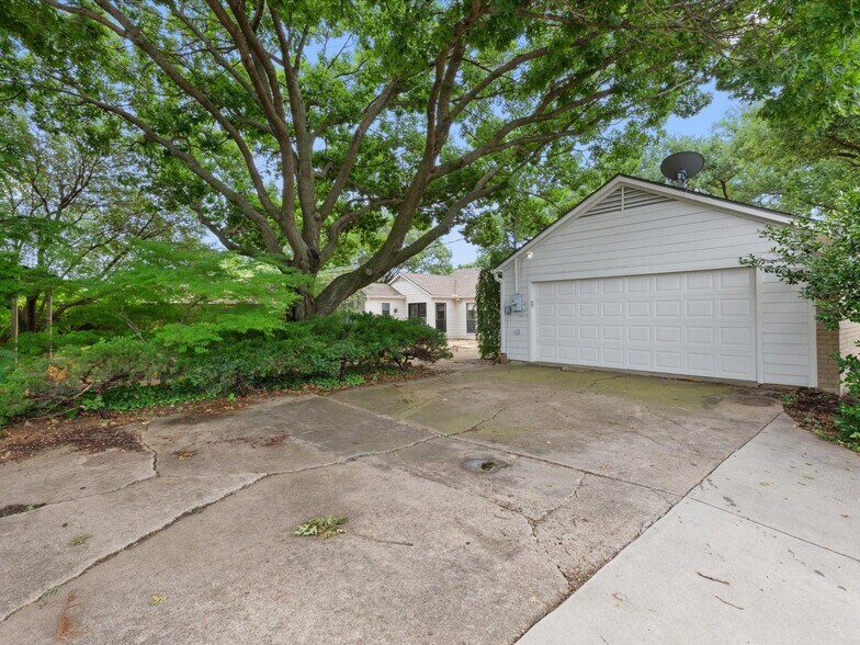 Building Photo - 6801 Winding Rose Trl