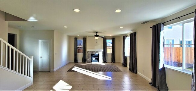 Building Photo - Stunning Former Model Home for Rent – Move...