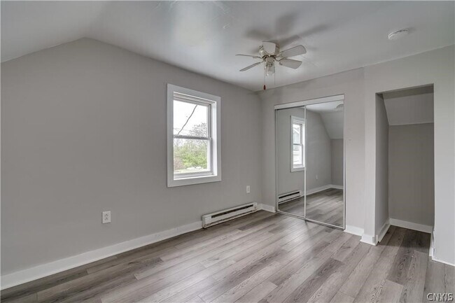 Building Photo - 124 Haven St