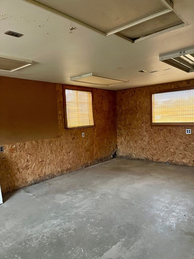 Building Photo - BELOW MARKET!  Amazing 3/2 Ranch On Corner Lot With Detached Garage &  HUGE Workshop!