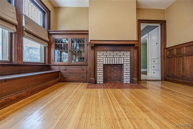 Building Photo - 507 W Delavan Ave