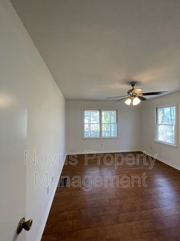 Building Photo - 121 Chipley Creek Dr