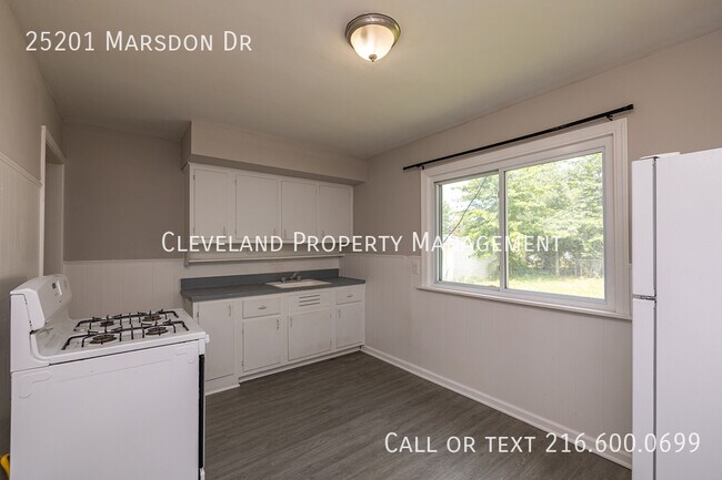 Building Photo - 25201 Marsdon Dr