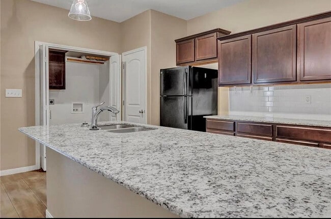 Building Photo - 107 Stockton Family Ct