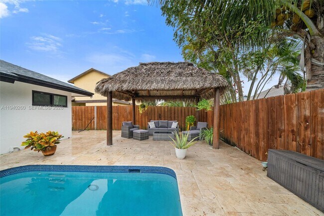 Building Photo - 730 SW 95 Terrace