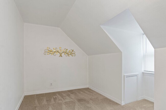 Building Photo - All-Utilities-Included 2BR Rental in Williamsburg – Private Screened Porch & Reserved Parking