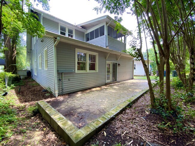 Building Photo - 1105 Virginia Ave