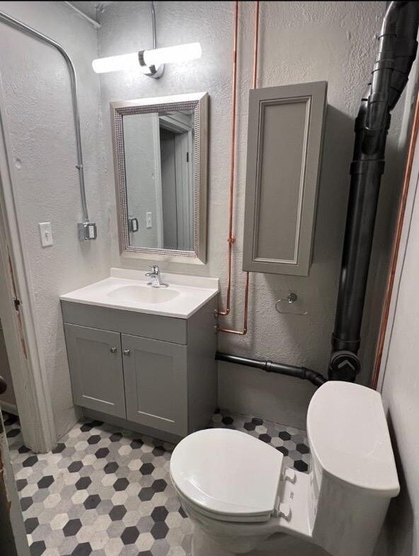 Building Photo - Best Apartments