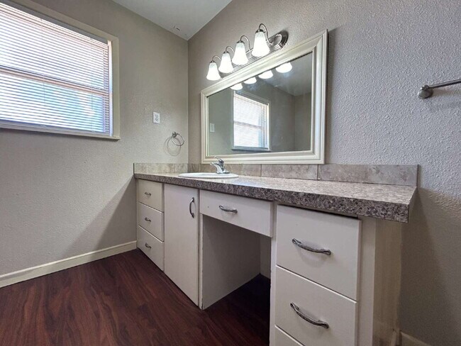 Building Photo - Beautiful Spacious 3/2 Home