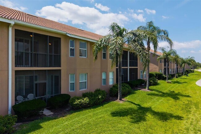 Building Photo - 905 Fairwaycove Ln
