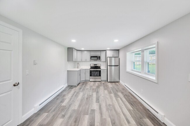 Building Photo - 615 Macdonald Ave