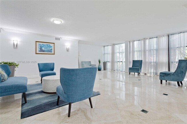 Building Photo - 1000 Parkview Dr