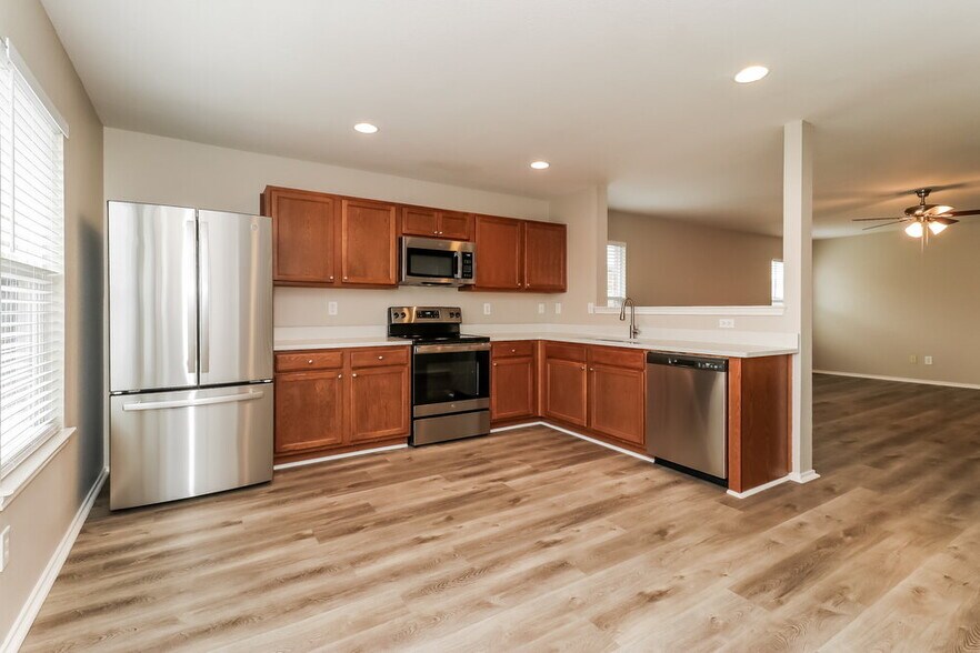 Building Photo - 817 Cathy Dr