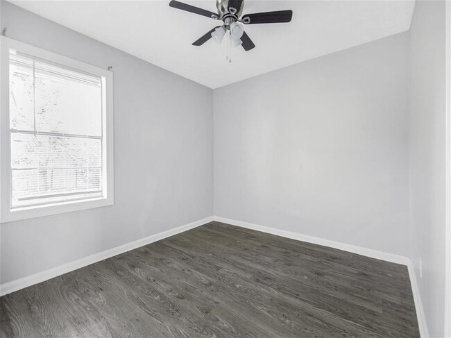 Building Photo - 3810 Lehall St
