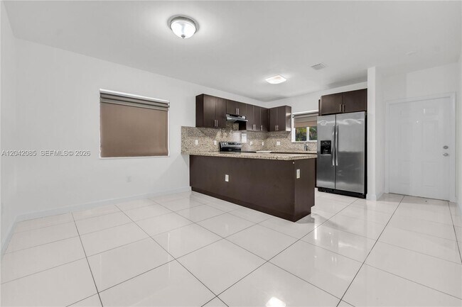 Building Photo - 1029 SW 11th Ave
