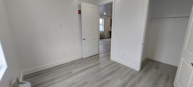 Building Photo - 273 Oak St