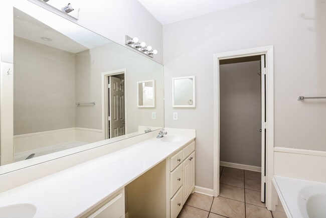 Building Photo - 139 Post Oak Dr