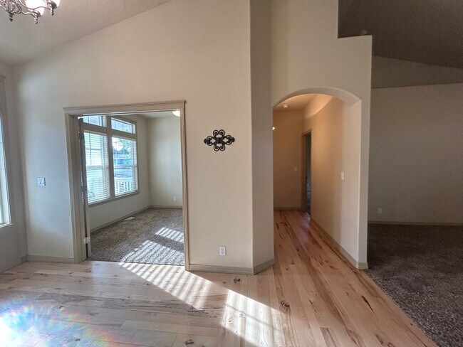 Building Photo - Impressive Home w/ 6 Bedrooms, Full Finished Basement, Lawn Care Included!